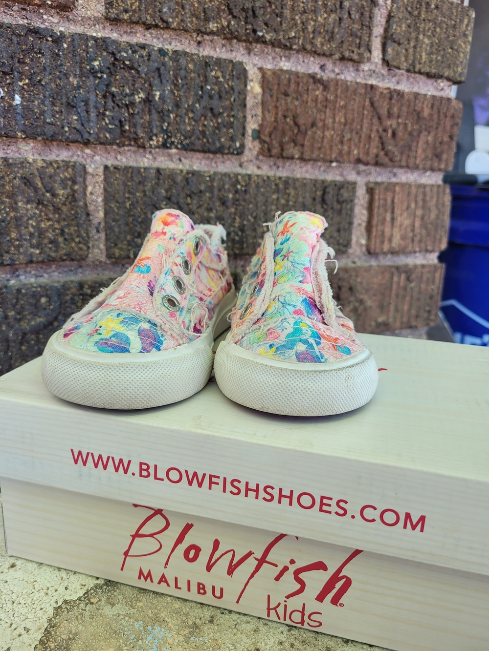 Blowfish Malibu Kids Toddler Size 6 Rainbow Mermaid Slip On Sneakers
